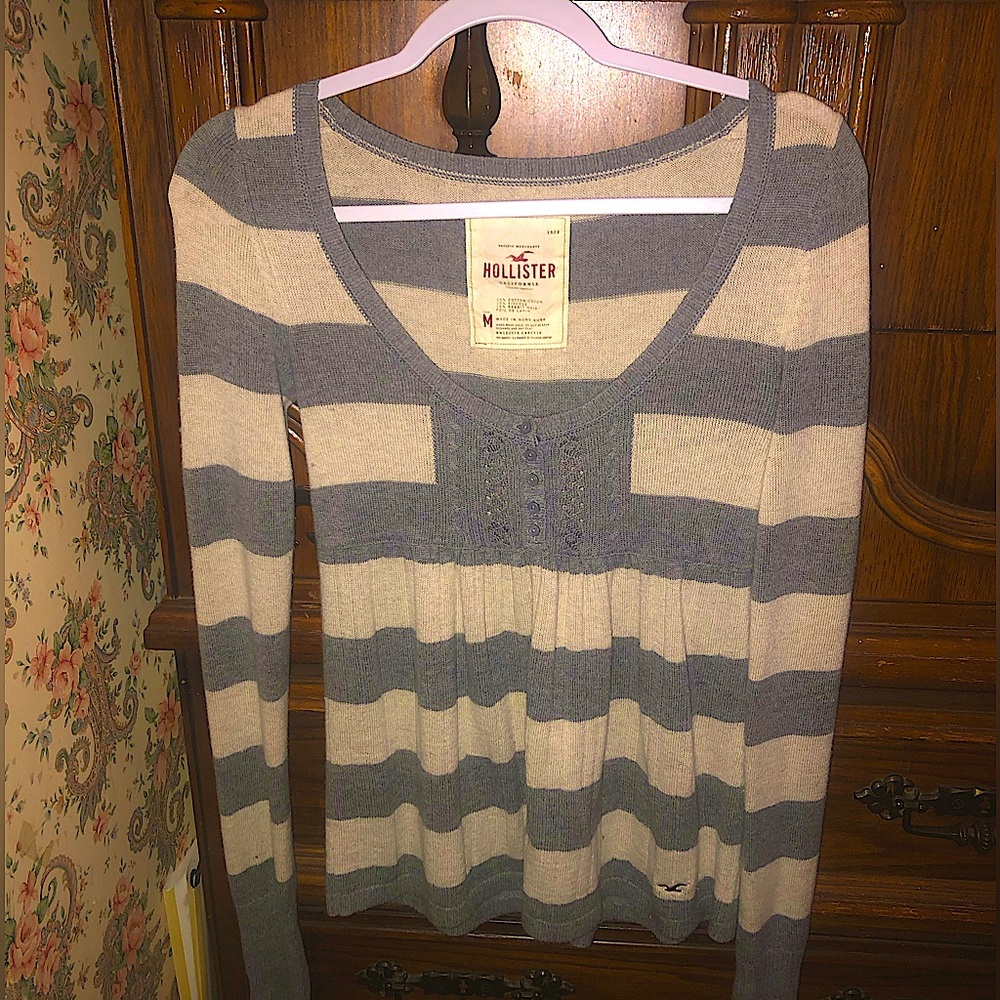 Hollister Women’s Sweater Size Medium